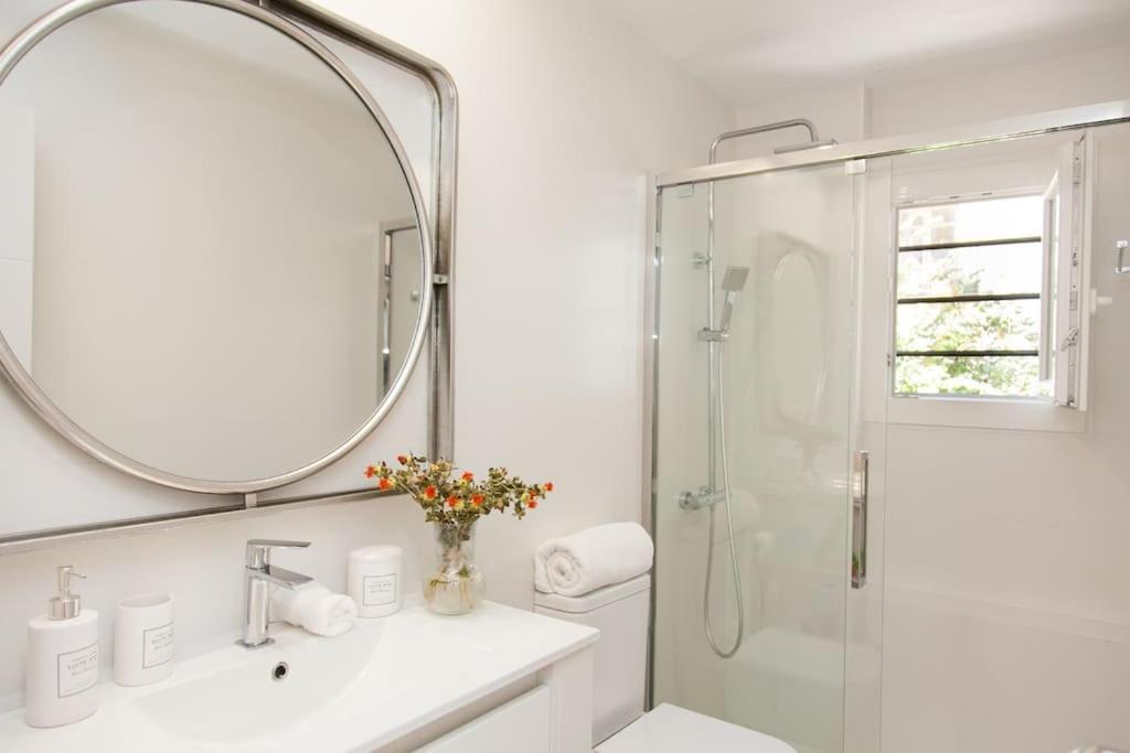 Modern & Nice Apartment. Old Town. Private Parking Sevilla Exteriör bild