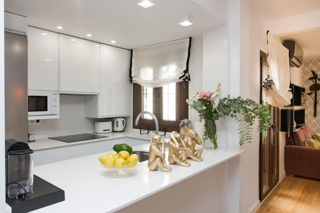 Modern & Nice Apartment. Old Town. Private Parking Sevilla Exteriör bild